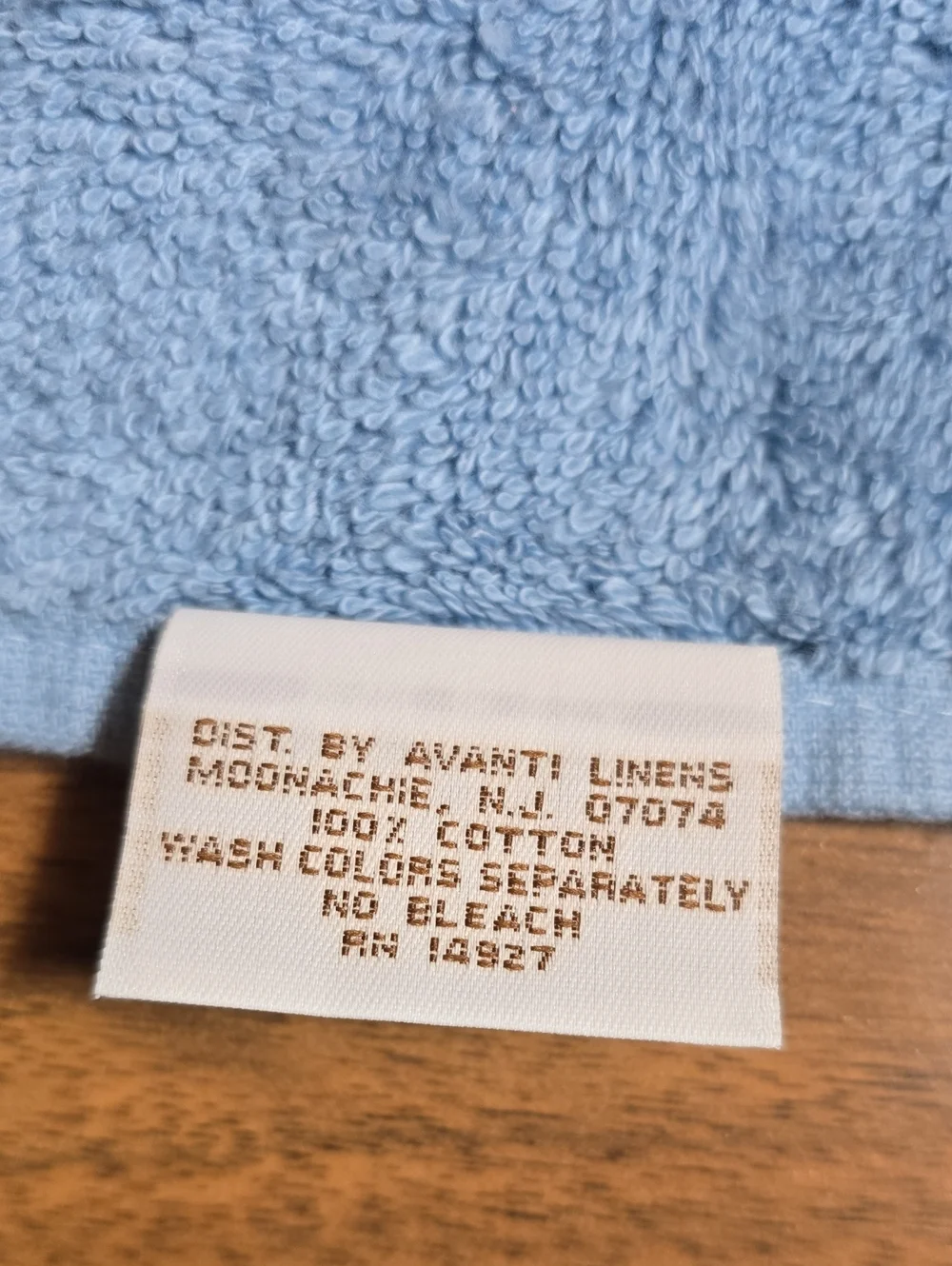Vintage 1978 The Avanti Look Embroidered Seashell Towel